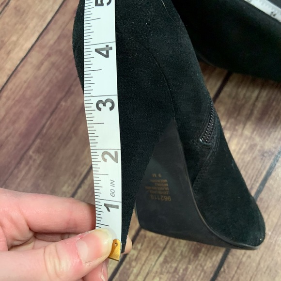 Hot in Hollywood Heeled Boots - Picture 3 of 8